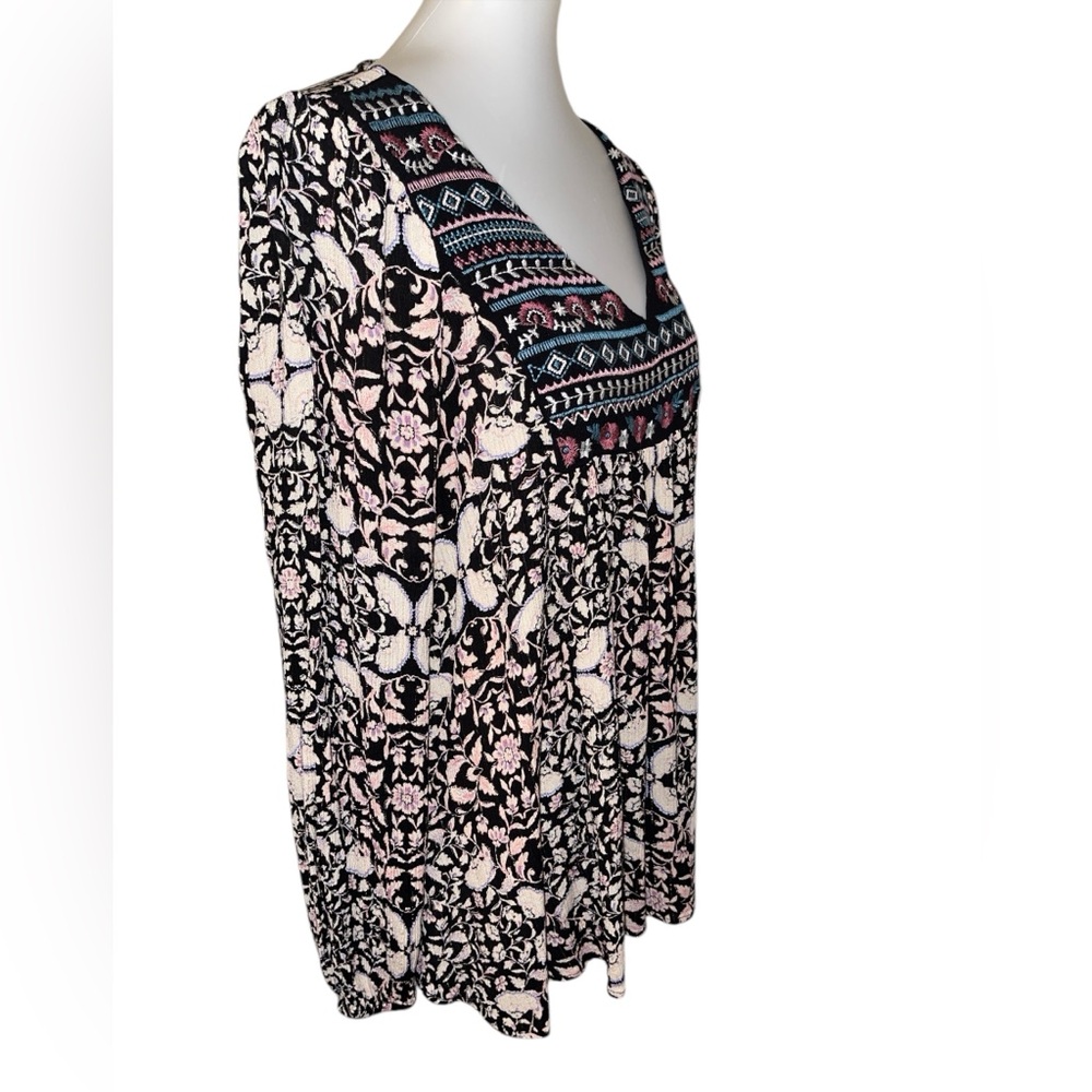 Wonderly Black and Cream Patterned Top - Picture 6 of 15